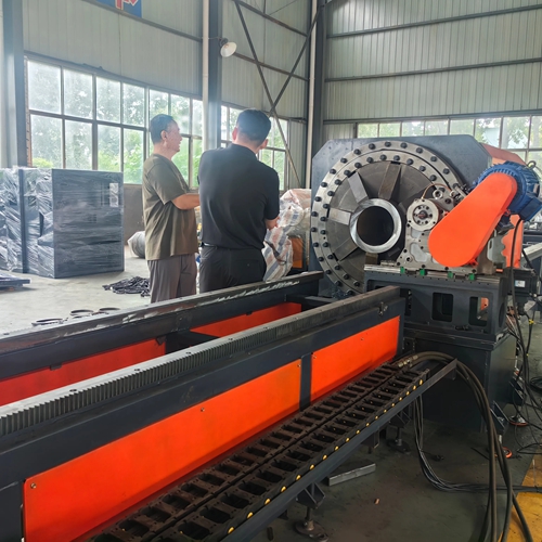 上海客户进厂考察高速金属圆锯机