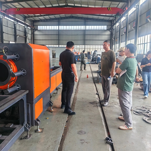 上海客户进厂考察高速金属圆锯机