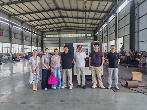 台湾客户进厂考察高速金属圆锯机